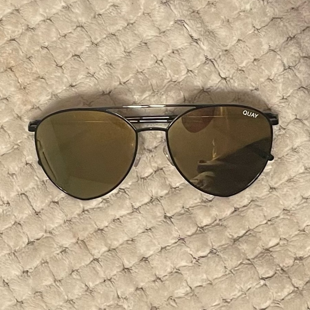 Quay Australia Sunglasses. Style INDIO. Color Black/Gold